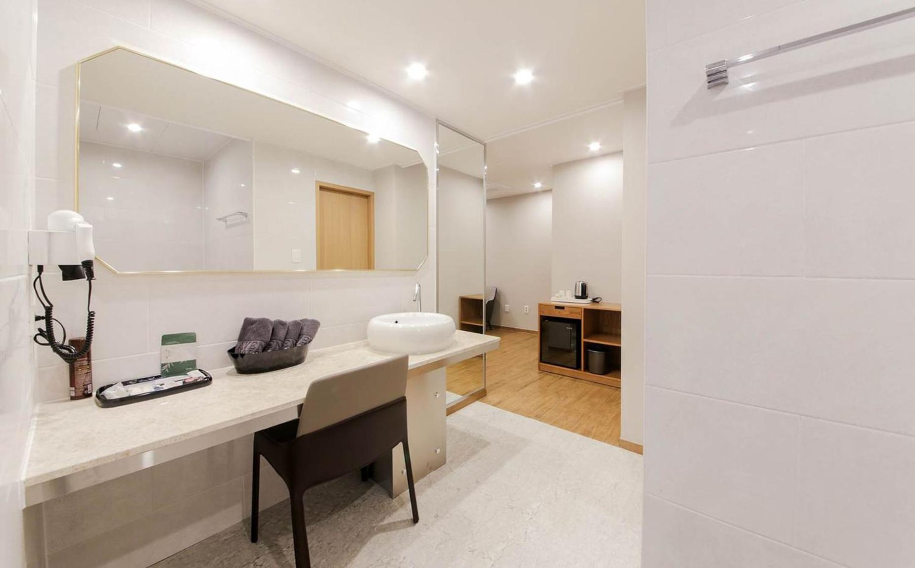H Avenue Hotel In Γκιονγκγού Εξωτερικό φωτογραφία